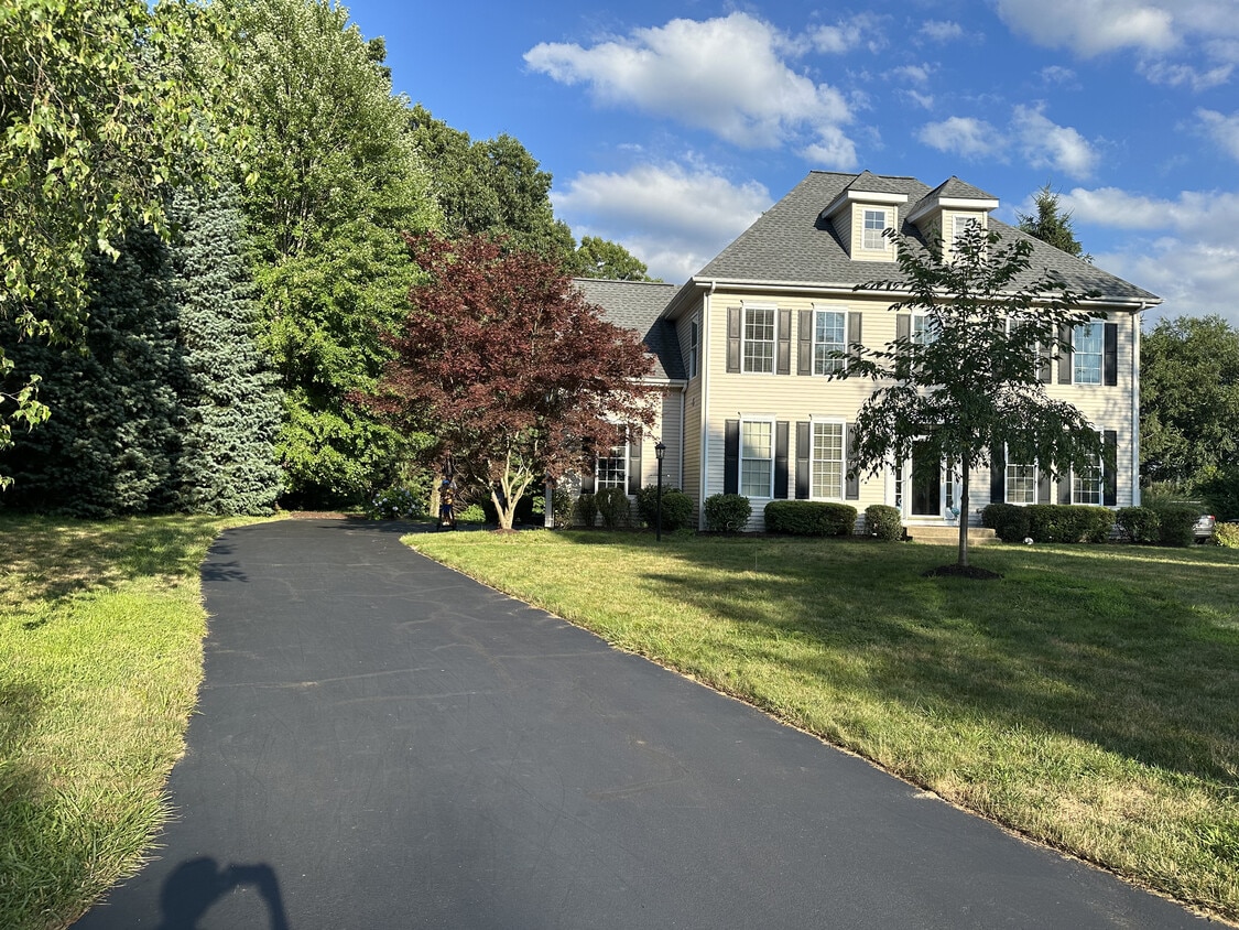 Photo - 41 Buckingham Rd (Avon, CT)