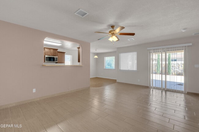 Building Photo - 803 Luisa St