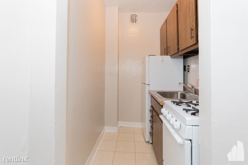 Primary Photo - 444 W St James Pl