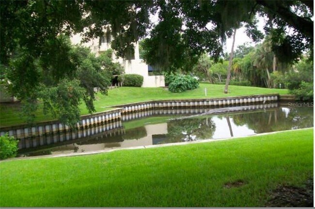 Foto del edificio - 825 S Osprey Ave