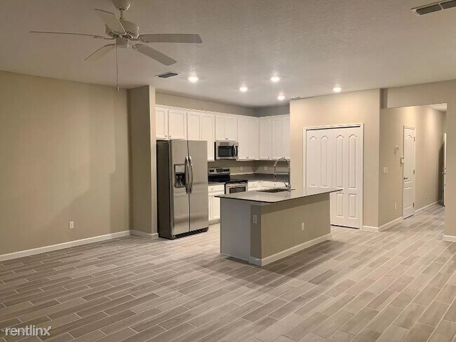 Building Photo - 3 br, 2.5 bath Townhome - 124 Appleton Court
