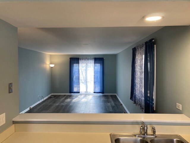 Building Photo - 2451 Hedge Row Dr