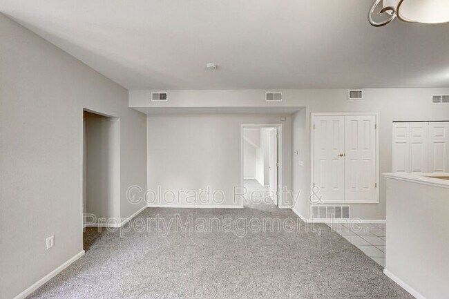 Building Photo - 18801 E Water Dr