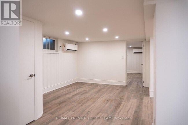 Photo du bâtiment - 148 Martin Grove Rd