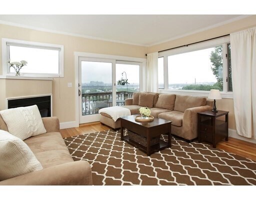 Foto principal - 278 Bunker Hill St