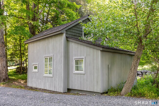 Foto del edificio - 90 Sharon Mountain Rd