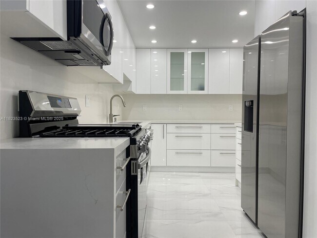 Foto del edificio - 3140 S Ocean Dr