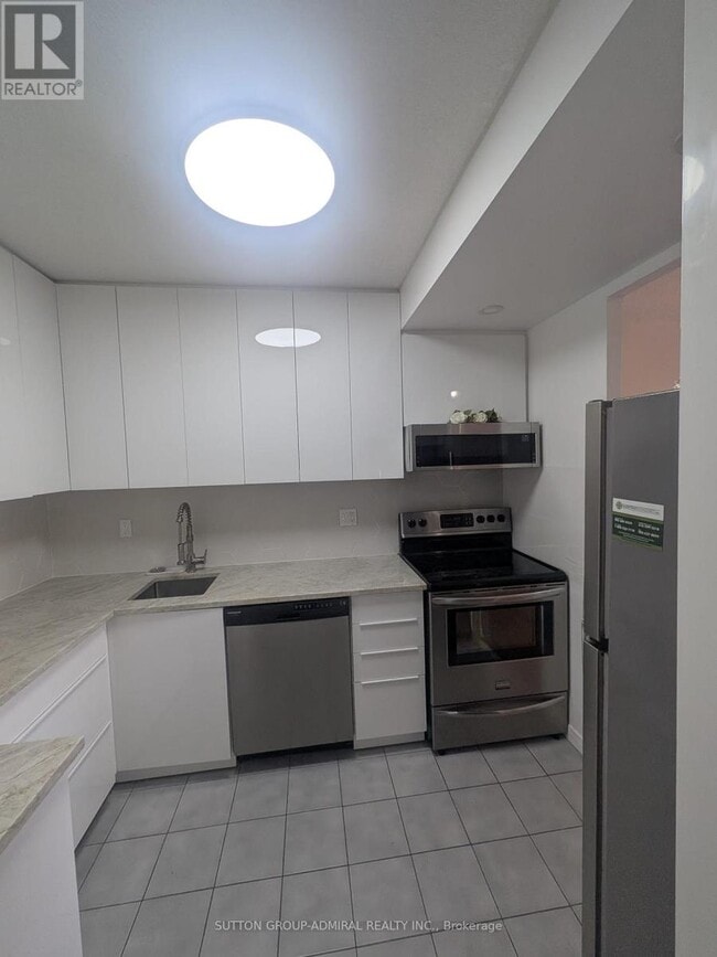 Building Photo - 80 Athol St E