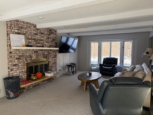 Building Photo - West Bloomington Rental – Spacious & Private