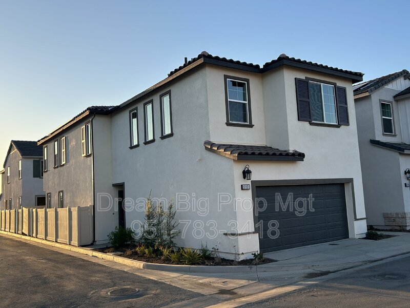 Primary Photo - 16101 Botanical St