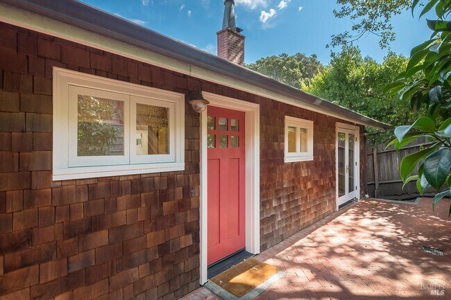 Building Photo - 9 Sunnyside Ave