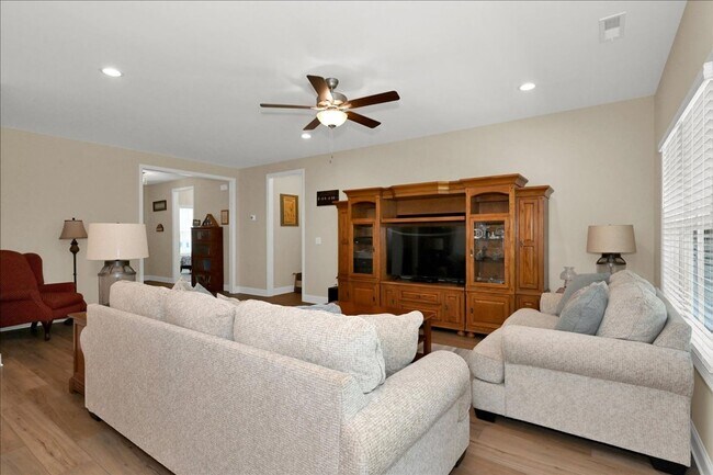 Foto del edificio - 3 Bedroom, 2 Bath brick home.