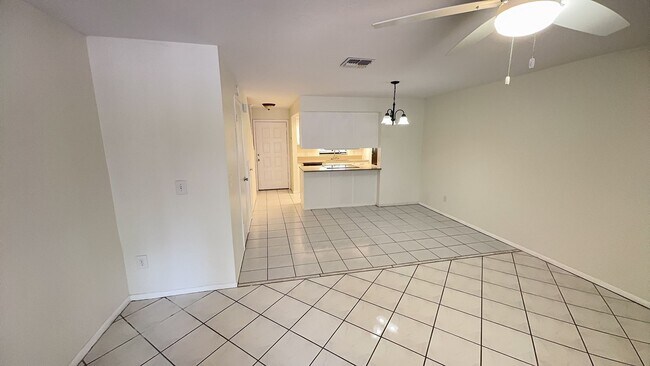 Foto del edificio - Newly renovated 2 bedroom Townhouse for Re...