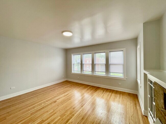 Foto del edificio - 4853 W Augusta Blvd