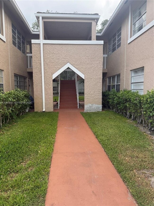 Building Photo - 838 Twin Lakes Dr