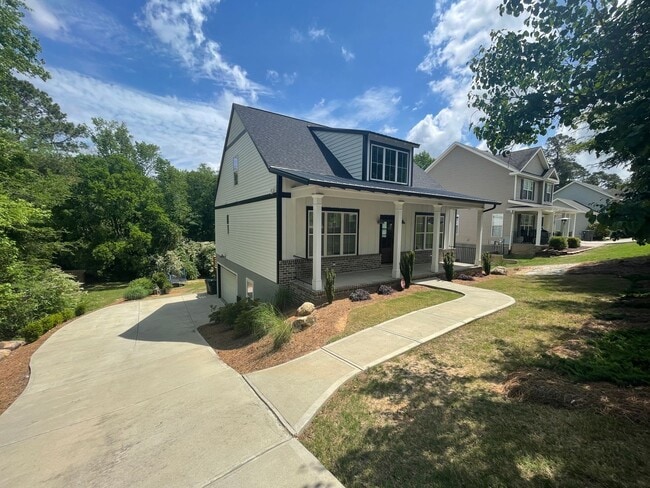 Building Photo - Amazing 5 Bedroom Craftsman-Style Home in Martinez!