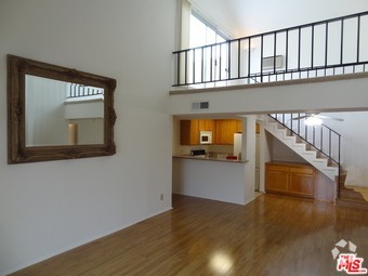 Primary Photo - 5325 Newcastle Ave