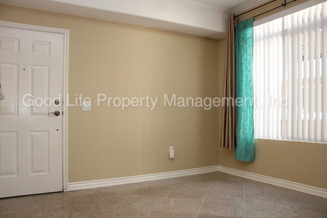 Foto del edificio - 9263 Regents Rd
