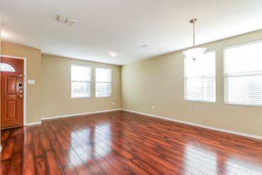 Building Photo - 905 Honey Hollow Dr