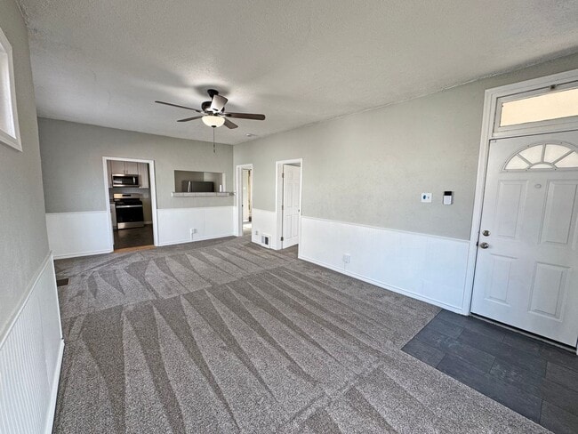 Foto del edificio - 1626 E Routt Ave