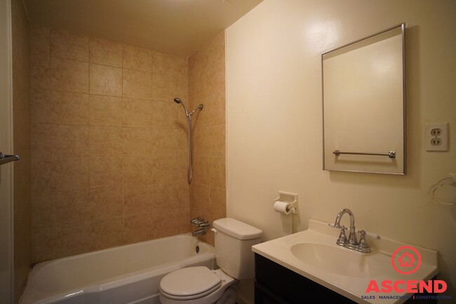 Building Photo - 2119 Watson St