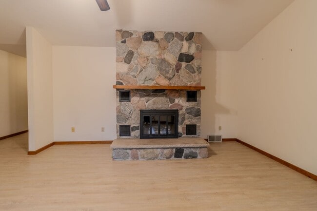 Building Photo - 3332 Tibbets Dr