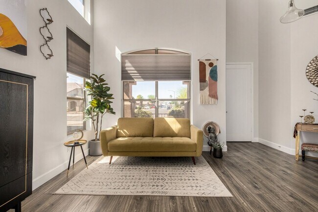 Foto del edificio - Spacious 4BR House in Glendale