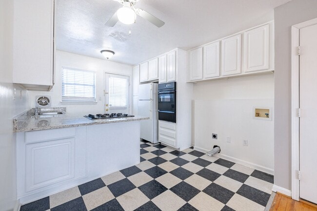 Peachtree Hills Court, 2-bedroom Atlanta a... - Peachtree Hills Court, 2-bedroom Atlanta a... Apartment