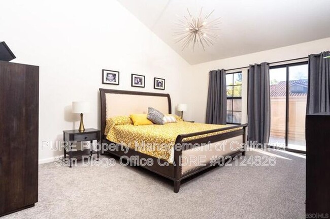 Building Photo - 15677 Via Calanova