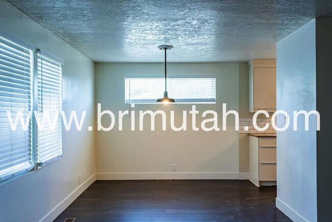 Photo - 1313 E 8425 S House