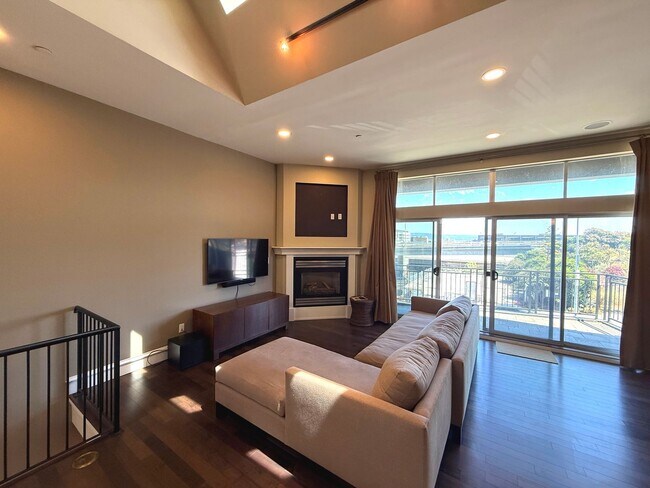 Foto del edificio - HUGE MODERN BRIGHT Potrero Hill Top Floor ...