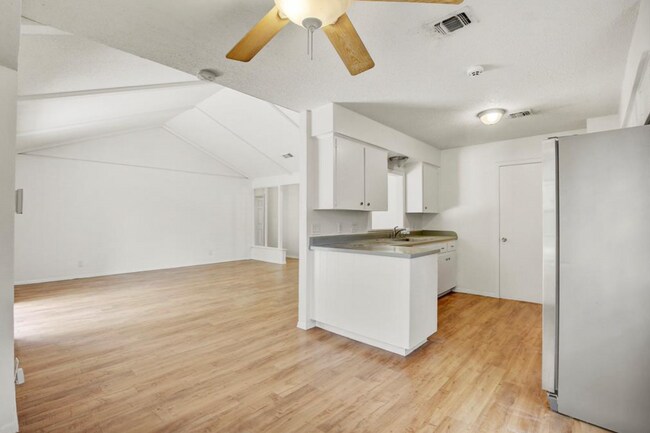 Foto del edificio - 705 Huntingdon Pl