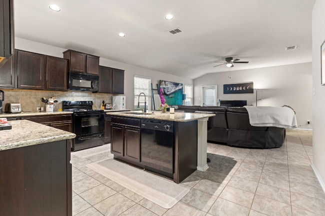 Building Photo - 7022 Phoebe View