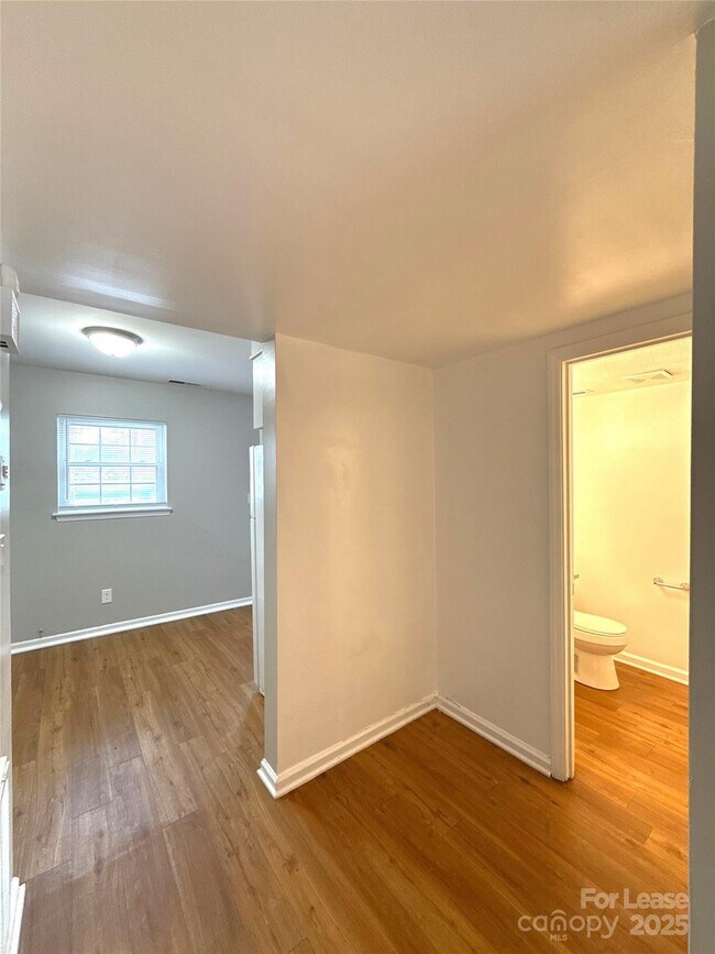 Foto del edificio - 409 Hawley Ave