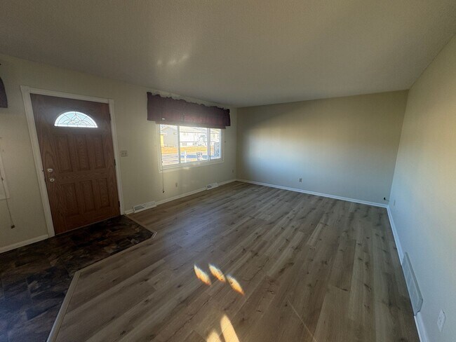 Foto del edificio - 3 bedroom 2 bathroom house