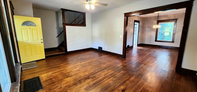 Living room - 5537 Whiteford Rd