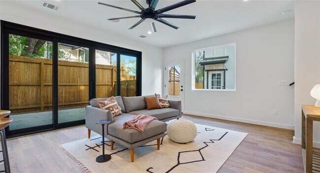 Foto del edificio - 5506 Peppertree Pkwy