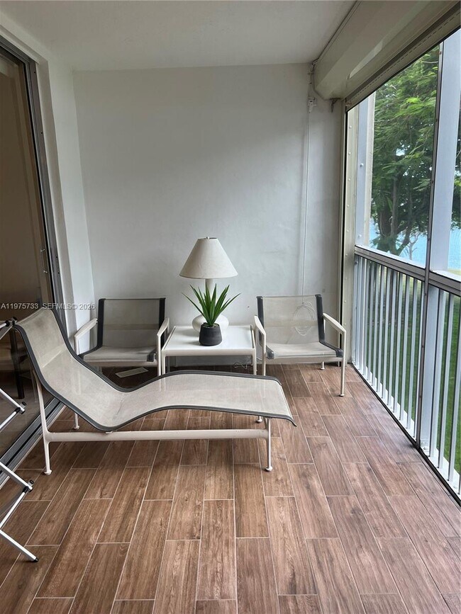 Building Photo - 2940 N Course Dr