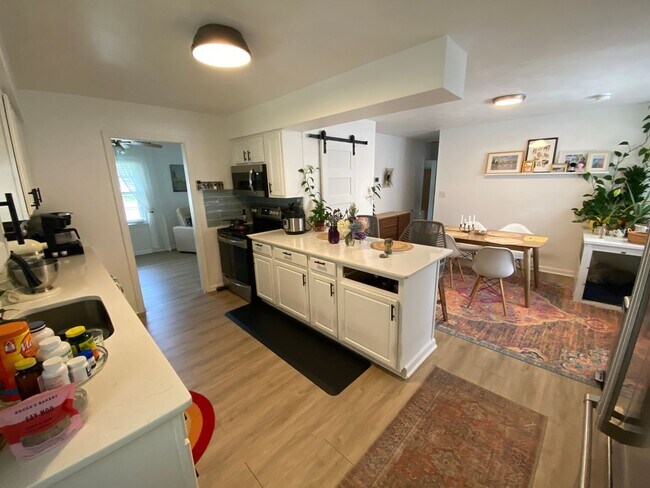 Foto del edificio - Charming Ranch Style Home - On Corner Lot!