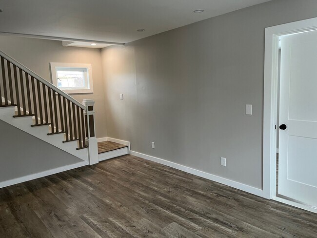 Building Photo - 110 Edgemere Rd