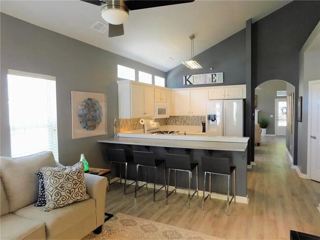 kitchen - 351 Pinehurst Way