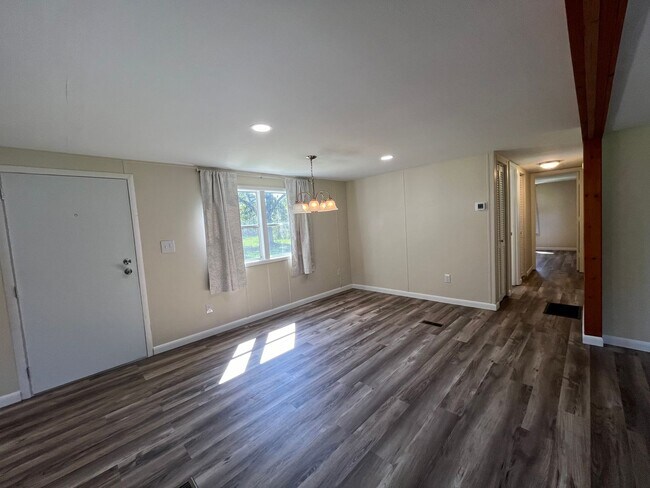 Foto del edificio - Nicely Remodeled 2 Bedroom, 1 Bathroom Man...