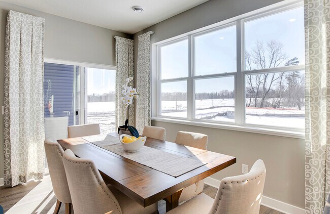 Dining room and patio door - 6472 Genevieve Trl