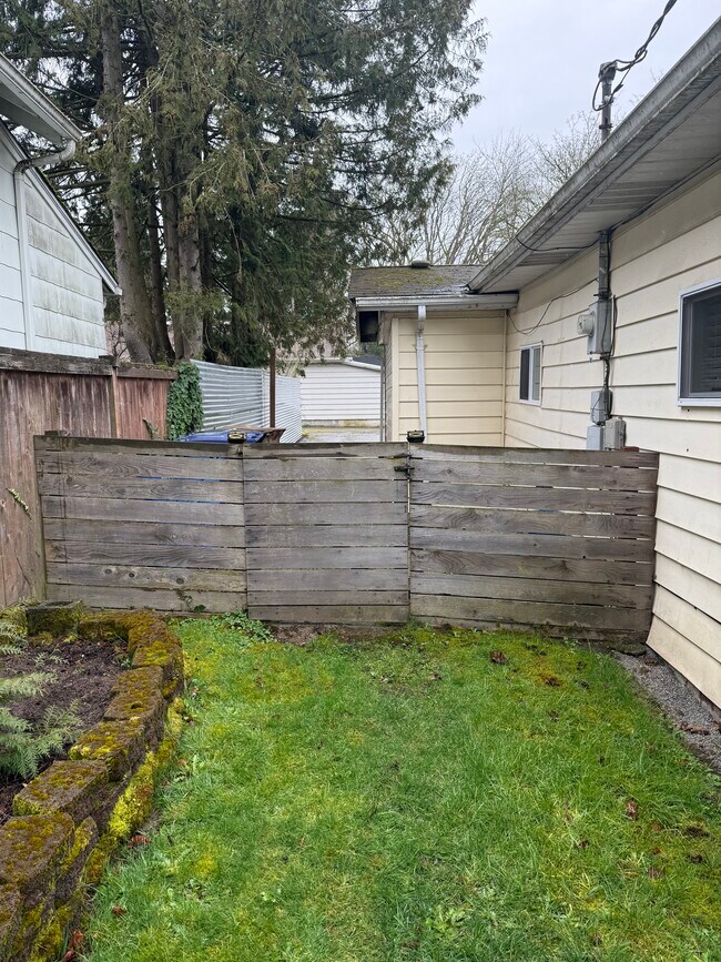 Foto del edificio - 406 E 43rd St