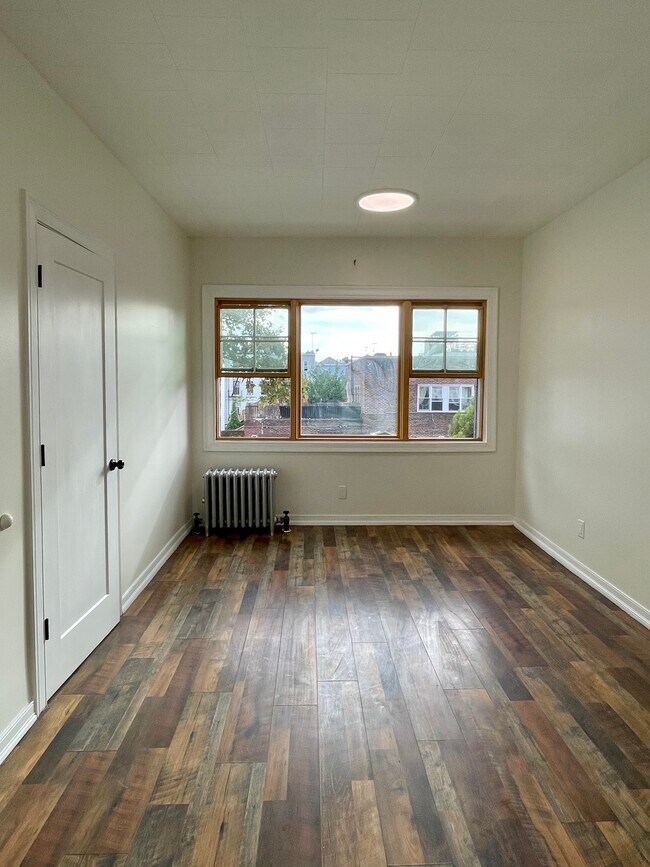 Building Photo - Brand new 1.5BED in great location