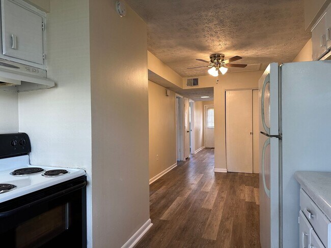 Building Photo - 893-895-895 Ward Dr
