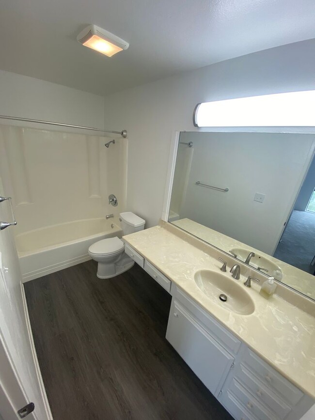 Foto del edificio - Upgraded 2 Bedroom Condo in San Carlos!!  ...