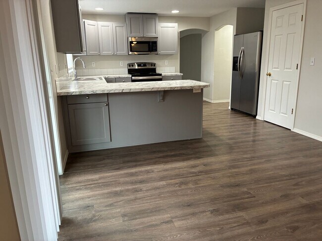 Building Photo - Beautifully Remodeled 3BR Home with A/C & Fenced Backyard