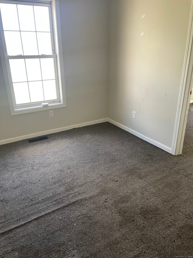 119 Avon St Unit 2, Stratford, CT 06615 Room for Rent in Stratford