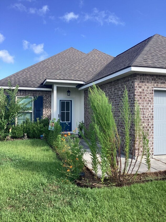 Primary Photo - Great Location! 3 bedroom 2 bath!